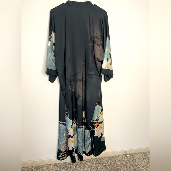 Sill Robe - Picture 3 of 3